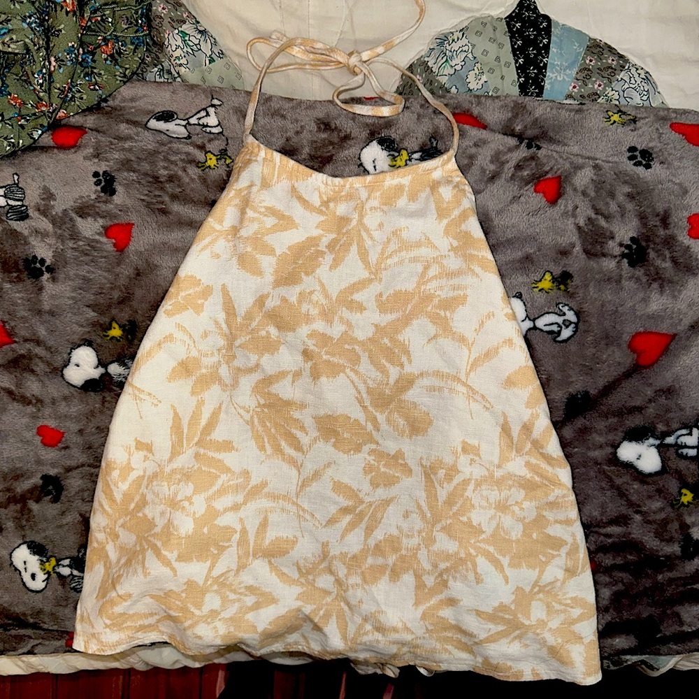 Open-back summer tank top 💛